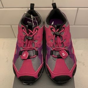 Ecco Fast Trail Running Shoe Girls size 28 EU Fuschia colour